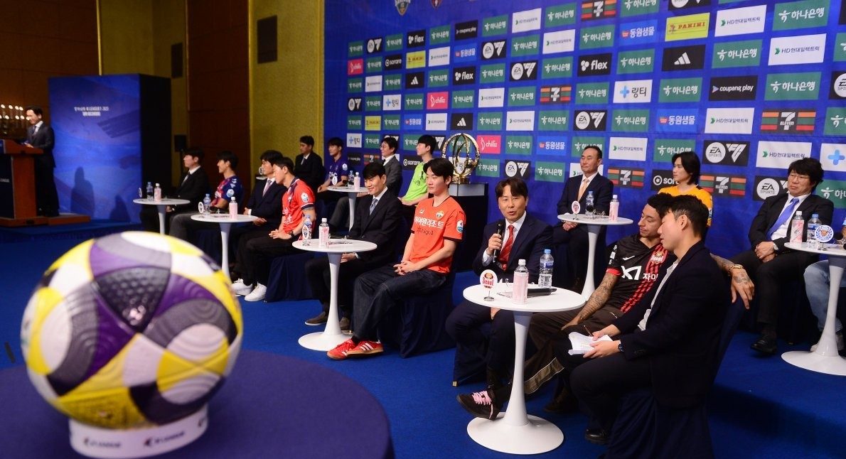 Media Day jour 2 : huit équipes face à la presse